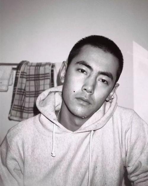 痞帅寸头网红吃瓜,揭秘娱乐圈幕后故事